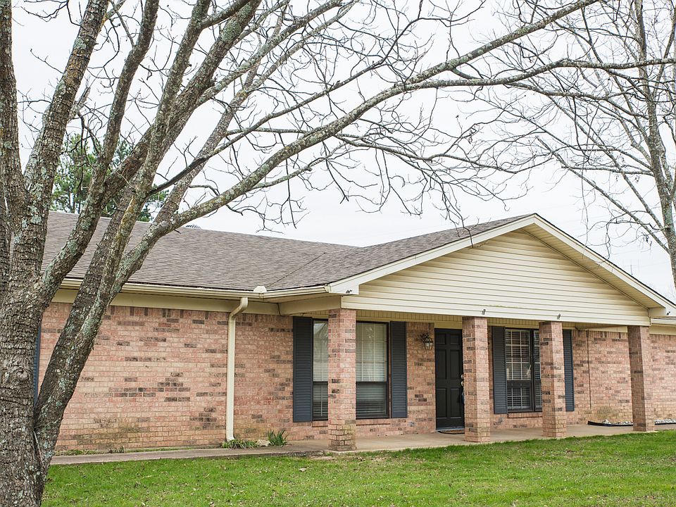 1st image of 302 Brookwood Ln