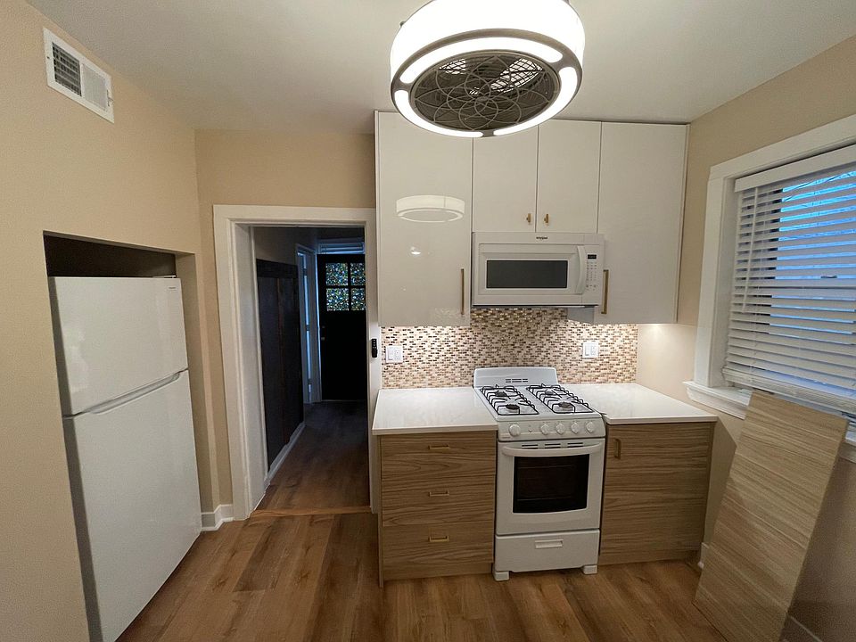 1st image of 2607 W Peterson Ave Rear 1