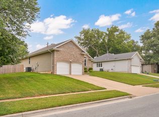 2921 S Eldon Ave, Springfield, MO 65807