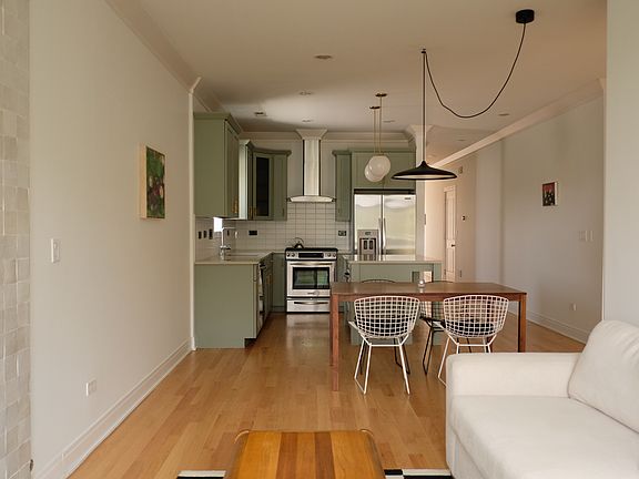 3rd image of 1530 W Haddon Ave APT 3W