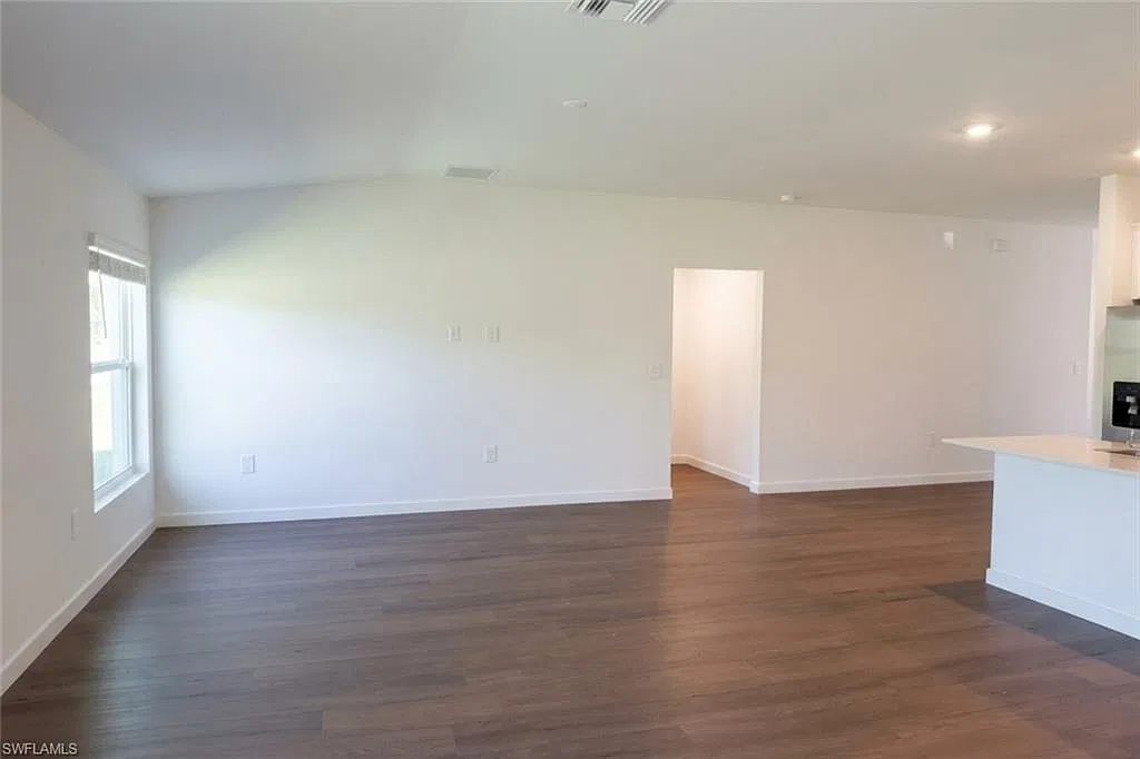 4 bed, 3.0 bath, 2174 sqft, $2,400 — Photo 4