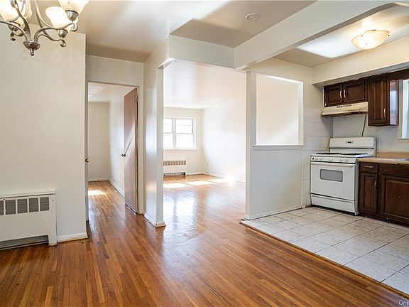 4th image of 442 Saint Lawrence Ave