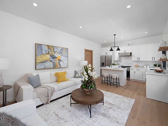 5th image of 14351 Emelita St