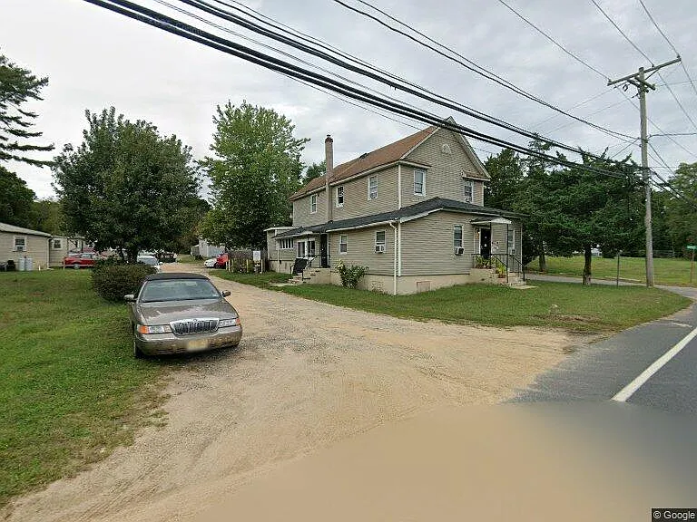 1 bed, 2490 sqft, $825 — Photo 1