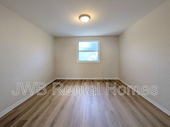 4th image of 1634 Rosanne St