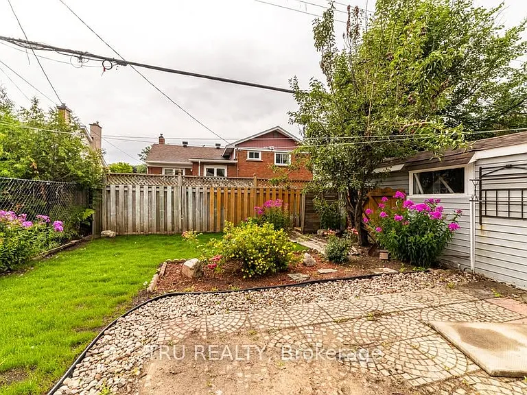 2424 Iris St #B — Photo 16
