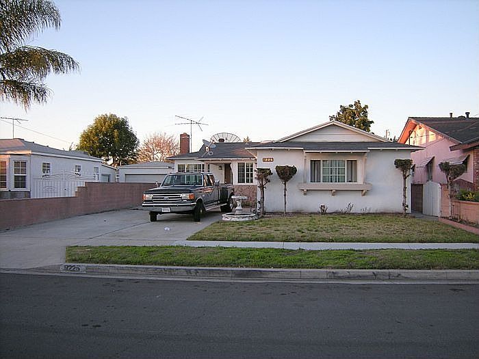 1st image of 9225 Los Angeles St