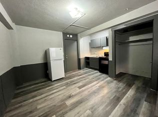 Jones Bedford 2205 Jones, Omaha, NE 68102