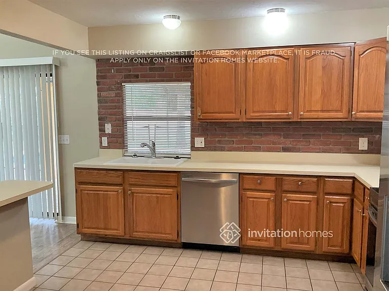 215 SE 19th Ter — Photo 4