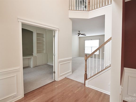 2nd image of 5911 Phyliss Ln