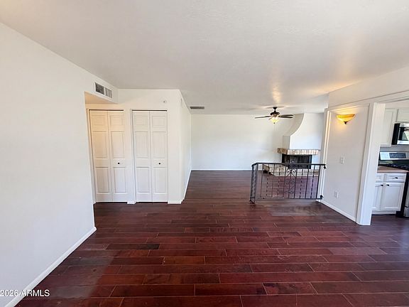 3rd image of 2326 W PARADISE Drive