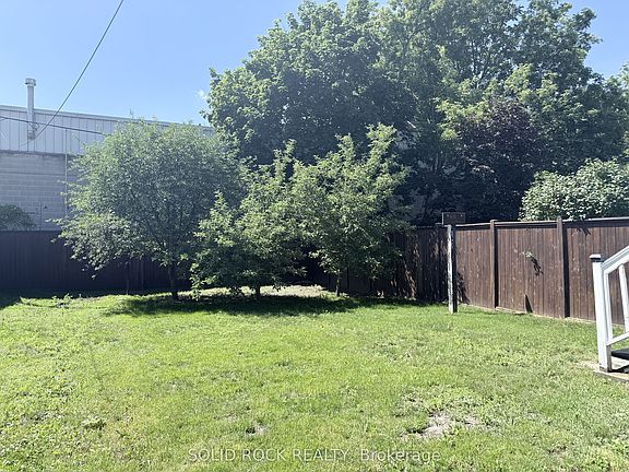 2nd image of 513 Romaine St