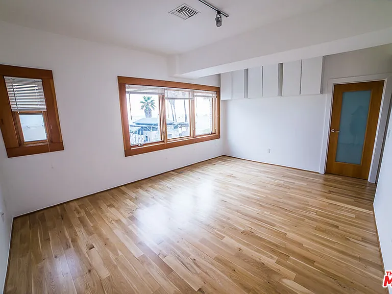 8 Brooks Ave — Photo 8