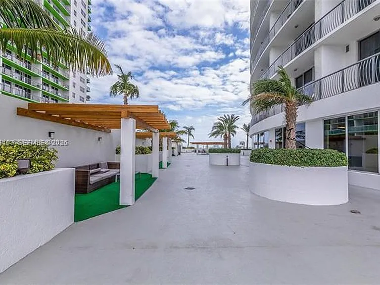 1750 N Bayshore Dr #2401 — Photo 34