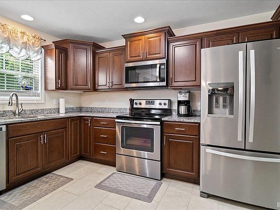 3rd image of 1340 Breezy Creek Dr