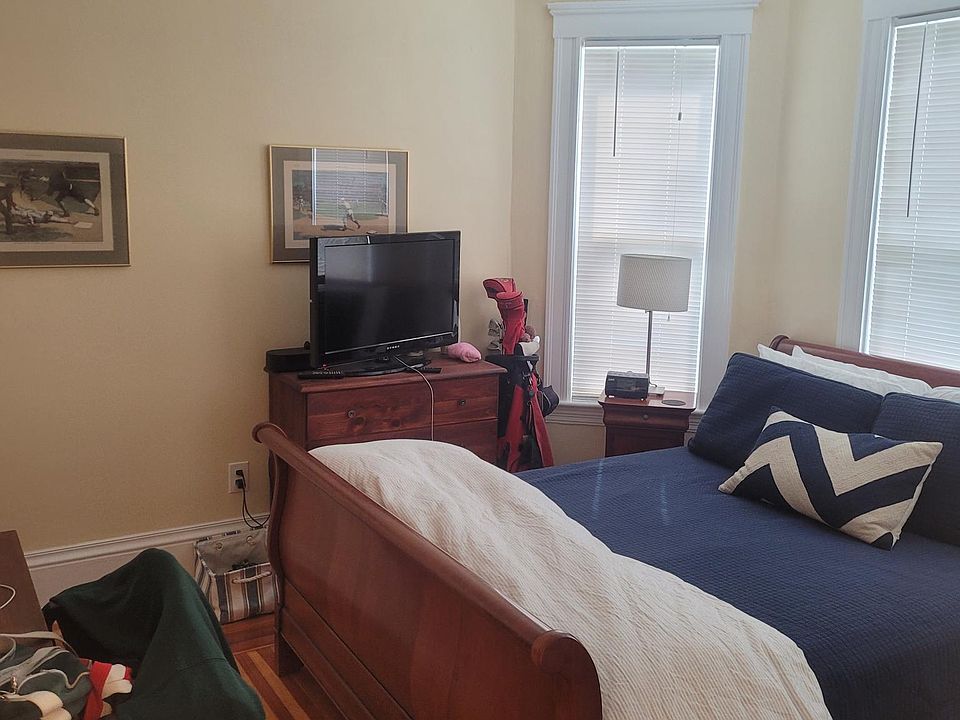 2nd image of 200 Holland St #M