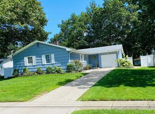 25 Hester Ln, Ronkonkoma, NY 11779