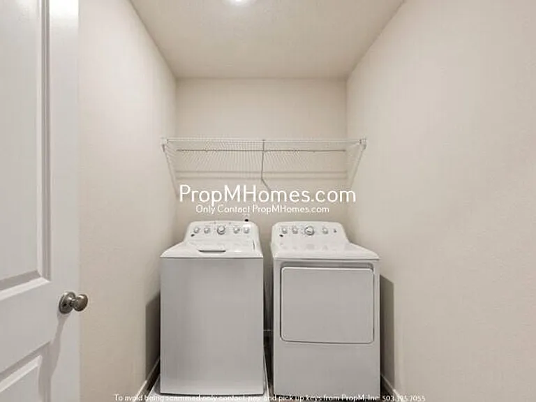 884 N 18th Ave — Photo 16