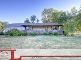 181 Western Ave, Hume, IL 61932
