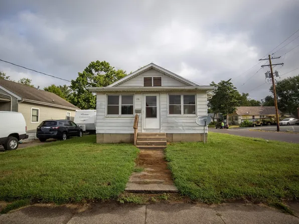 275 Derby St, Pekin, IL 61554