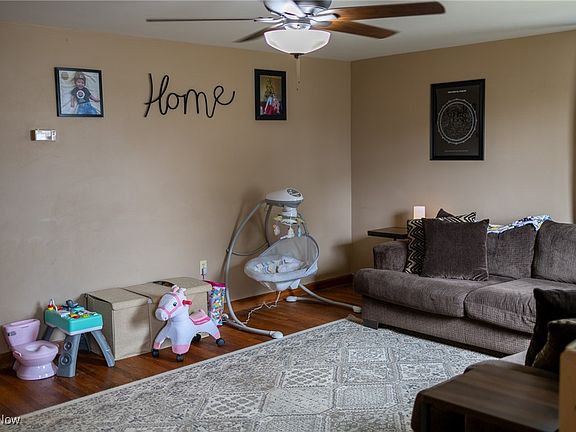 4th image of 225 Devinney Ave