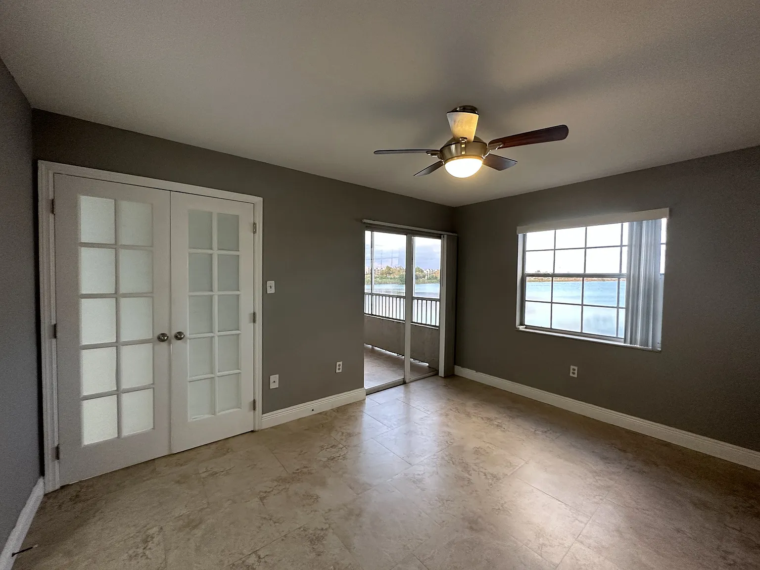 2811 N Oakland Forest Dr — Photo 4
