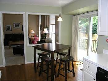 3rd image of 713 Longfellow Dr NE