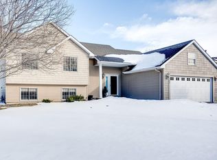 9318 White Oaks Trl, Champlin, MN 55316