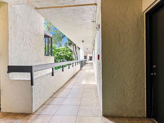 3rd image of 825 Egret Circle #209