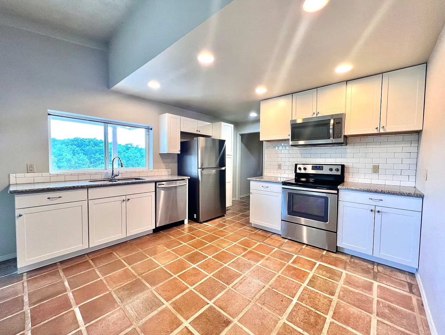 3/2 Duplex on the River — Photo 3