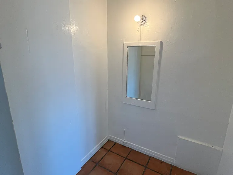 1012 N Ardmore Ave #201 — Photo 12