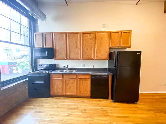 2nd image of 845 W Fulton St #215