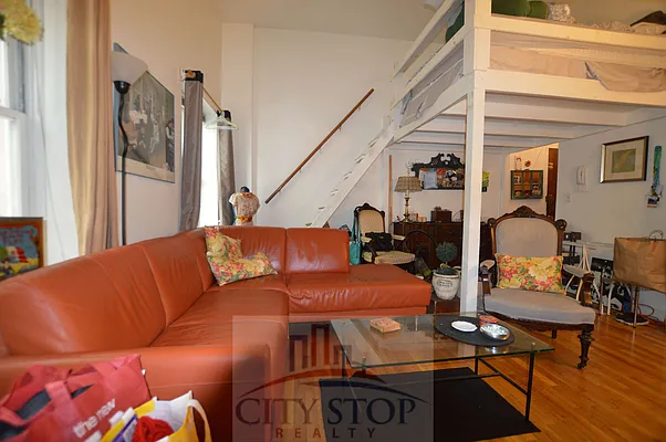 Rented by City Stop Realty | media 4