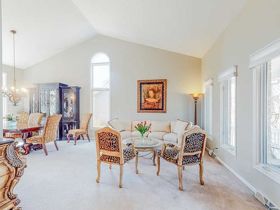 3rd image of 805 Wheatland Ln