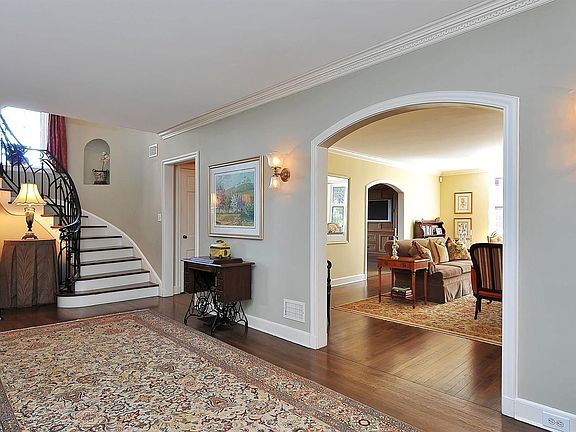 3rd image of 78 Crest Dr