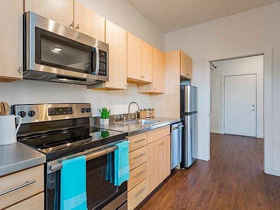 2nd image of 1035 W Eastland Ave #302