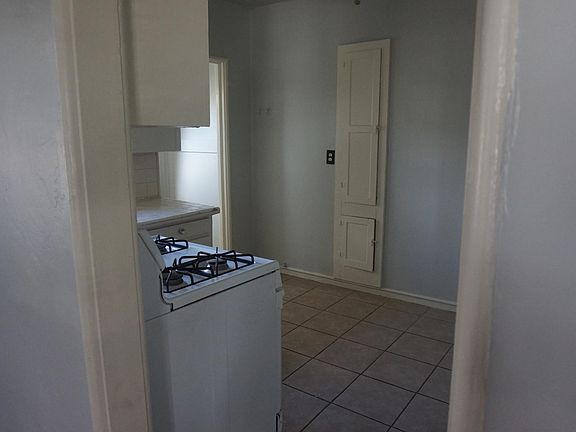 5th image of 300 E Robinson Ave