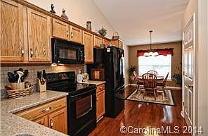 4th image of 8335 Chatsworth Dr