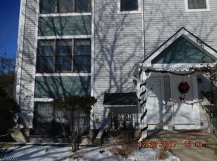 114 Heritage Ln, Hamburg, NJ 07419