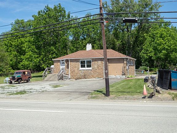 4th image of 1065 University Dr