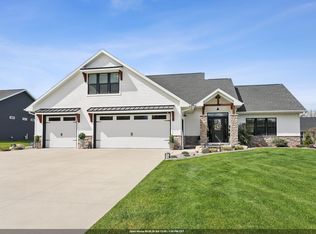 2082 Fescue Way, Suamico, WI 54313