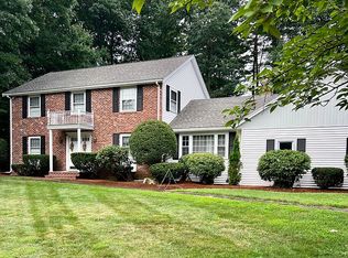 37 Wildewood Dr, Lynnfield, MA 01940