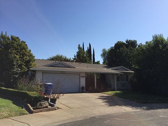 3rd image of 2611 Radcliffe Ct