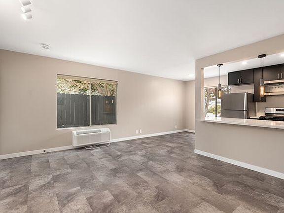 3rd image of 1445 Essex St Unit 1