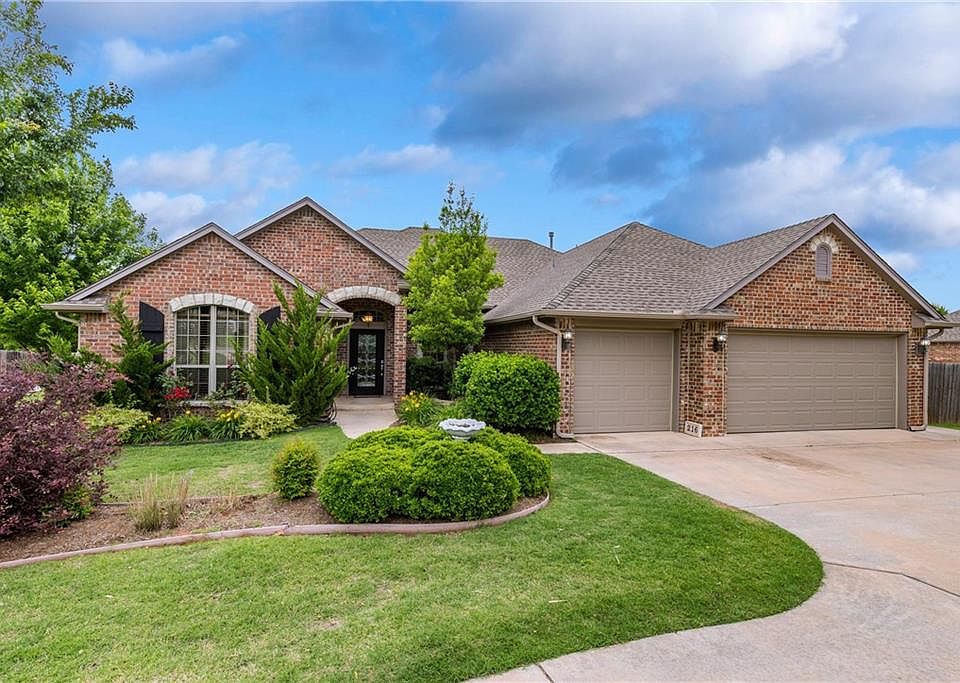 1st image of 216 S Wyndemere Lakes Dr