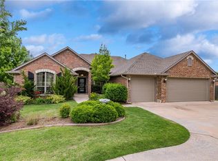 216 S Wyndemere Lakes Dr, Moore, OK 73160