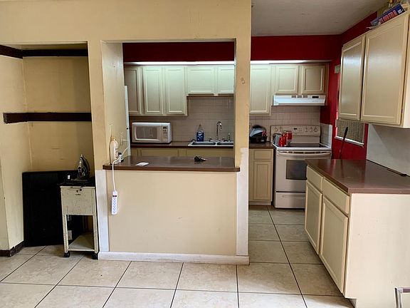 4th image of 1502 Fairbanks St