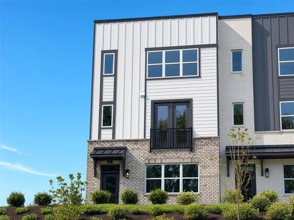 5637 Peach Orchard Trl, Peachtree Corners, GA 30092