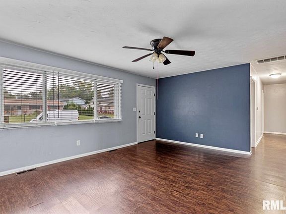 3rd image of 60 Mesa Rd