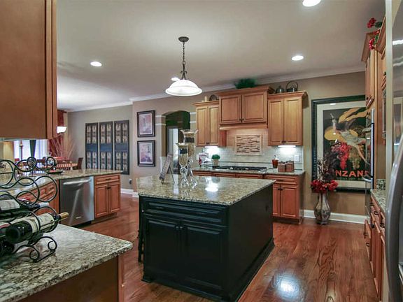 3rd image of 1328 Cottingham Dr